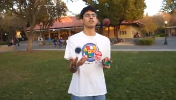 Video: Watch this guy solve a Rubik’s Cube while he juggles it