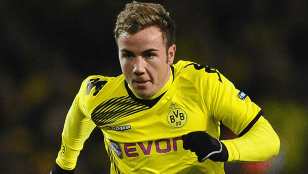 Video: That had to hurt – Mario Gotze takes one to the babymaker