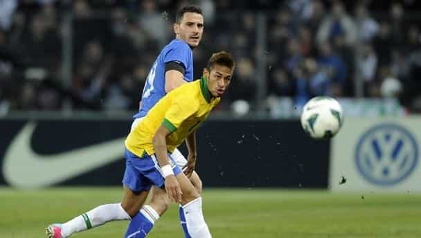 Video: Neymar and Oscar combined for a great goal last night against Italy