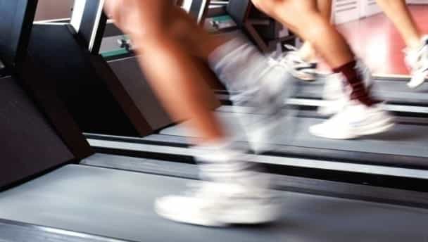 Video: Blink and you’ll miss this guy in an Irish gym really struggling to stay on his treadmill