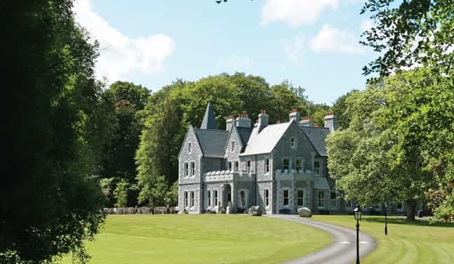 COMPETITION: Win a night for 2 in the deluxe room of Mount Falcon Estate