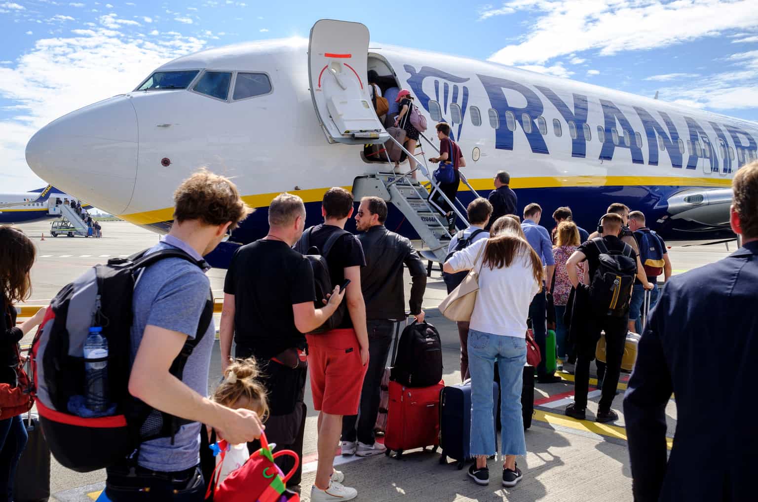 Bird remains found in engine of Ryanair plane, NTSB Says