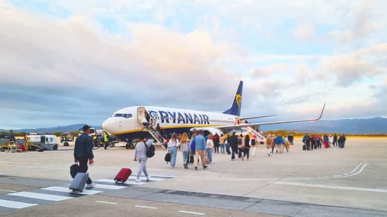 Ryanair-friendly cabin bag that’s ‘perfect for travel’ is on sale for less than €9