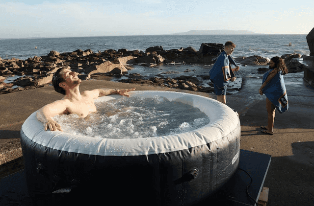 ALDI brings spa pool to the Forty Foot ahead of Bank Holiday weekend