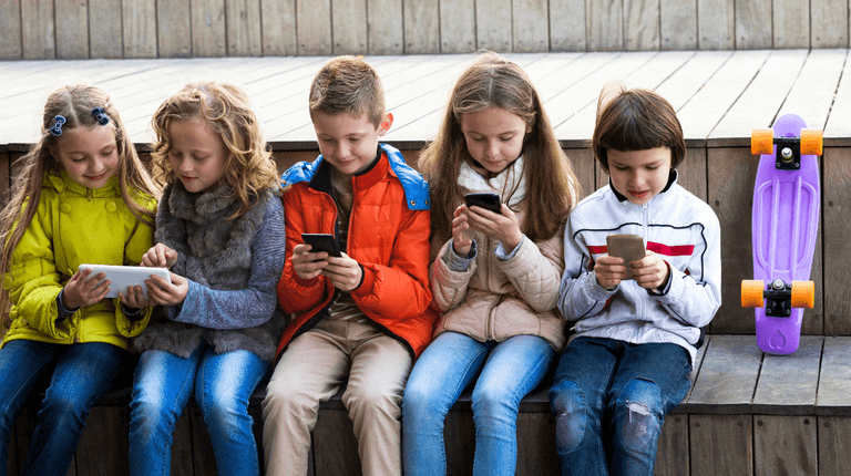 Irish town unites to create smartphone free childhood