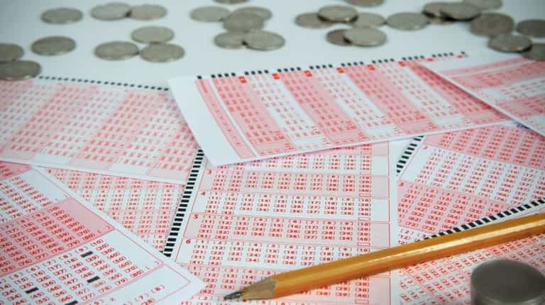Tonight’s €175m EuroMillions jackpot has players rushing to this €9 ticket deal