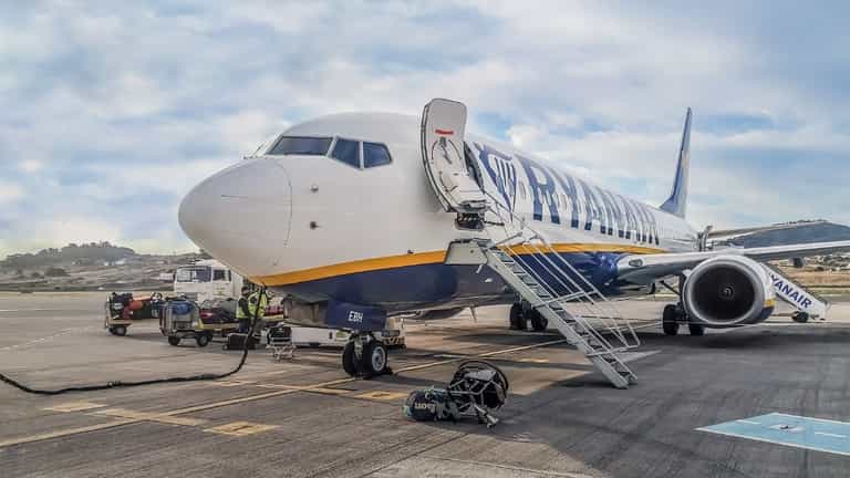 Irish airline Ryanair’s profit falls as oil prices rise