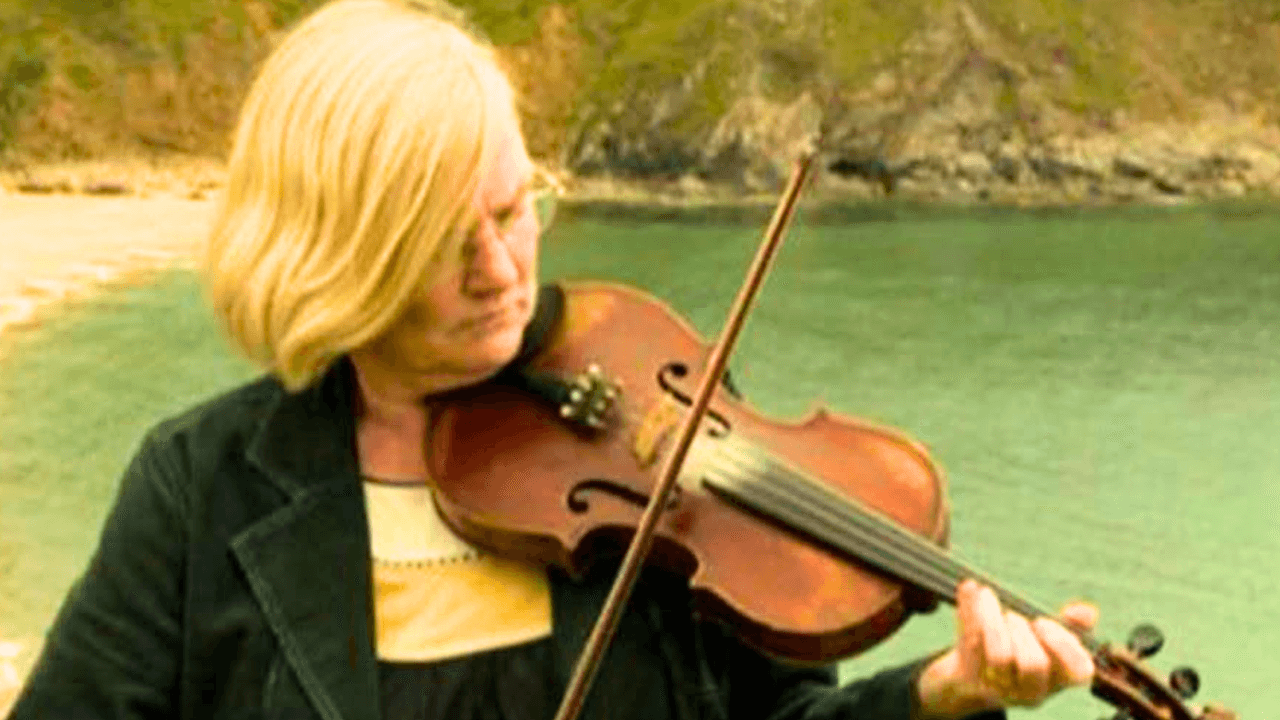Legendary Irish musician Eithne Vallely dies after being struck by lorry