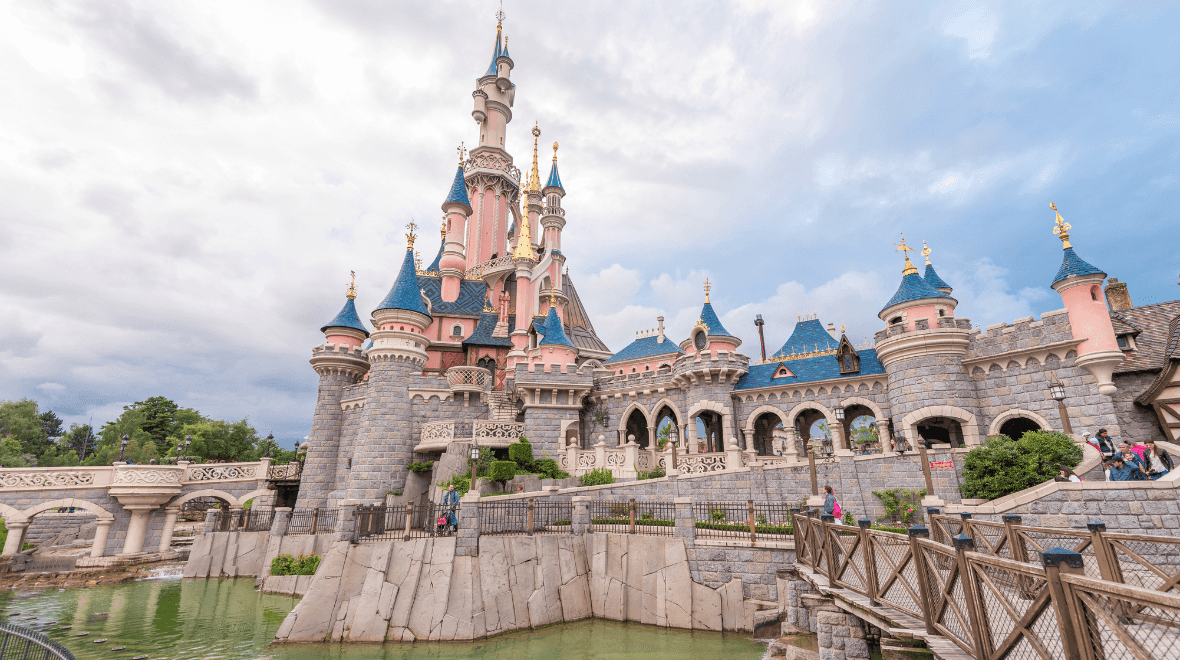 Parents rushing to swipe up incredible Disneyland Paris offer with 43% off