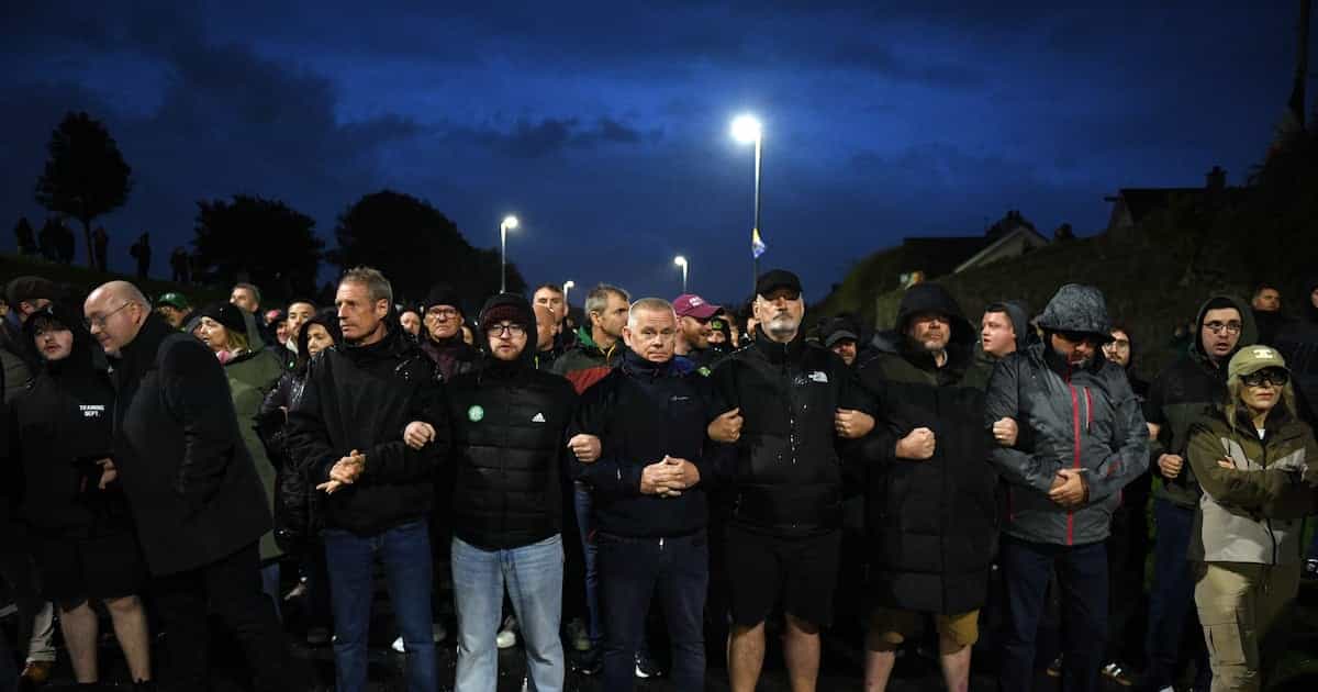 Taoiseach calls for calm as residents of Garvaghy Road due to me NI secretary