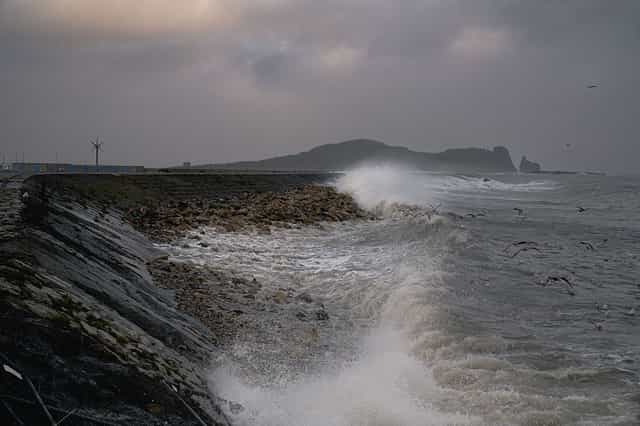 Storm Austen power outages hit 3,000 homes across Ireland