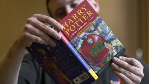 Rumours rife concerning new Harry Potter book – but JK Rowling says no