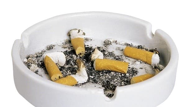 Men who smoke regularly are more likely to develop dementia in later life