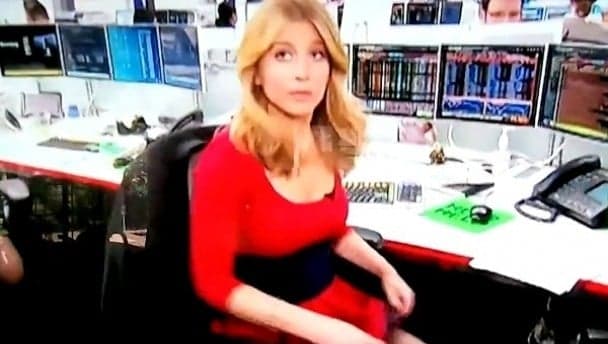 Video: Bloomberg reporter caught with her skirt up on live TV