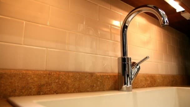 Five minute DIY: Removing an air lock from your tap