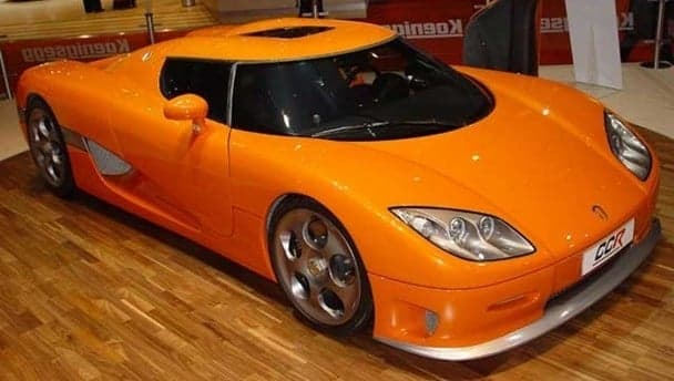 Video: Eejit locks himself out of $600,000 sports car