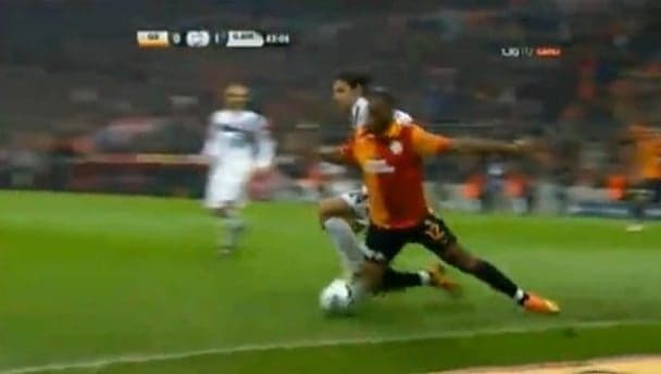 Video: Hilarious Didier Drogba dive somehow earns him a penalty