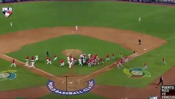 Video: Mexico and Canada serve up a mass brawl