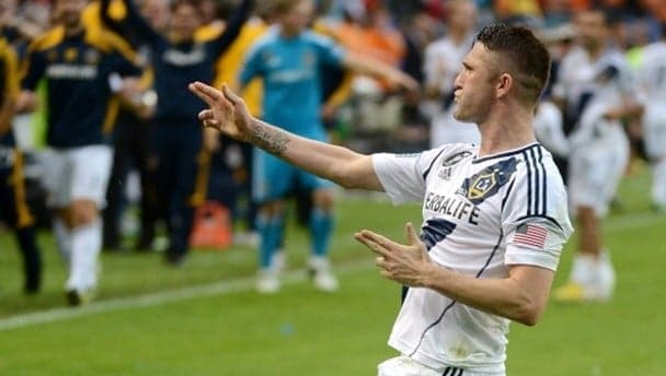 Video: Robbie Keane handing out a beating in FIFA 13