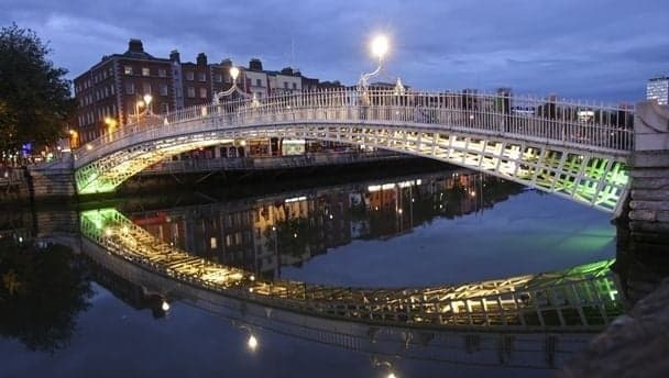 Epic Paddy’s Day photo of a Garda at work in Temple Bar