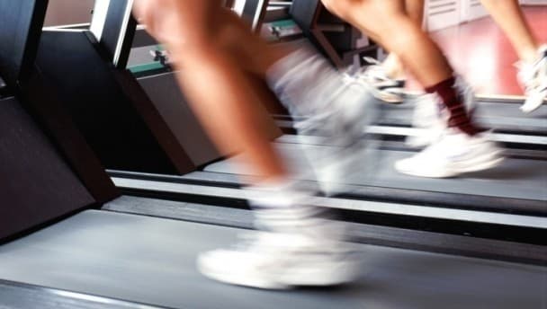 Video: Blink and you’ll miss this guy in an Irish gym really struggling to stay on his treadmill
