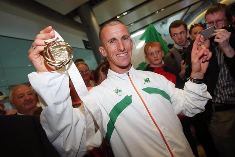 Picture: Touching moment as Rob Heffernan returns home to celebrate his gold medal with his family