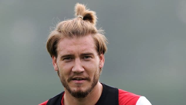 Vine: Nicklas Bendtner seems a little bit too happy on the Arsenal bench