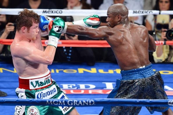 Pic: So this is what Floyd Mayweather’s $40,000,000 pay cheque looks like