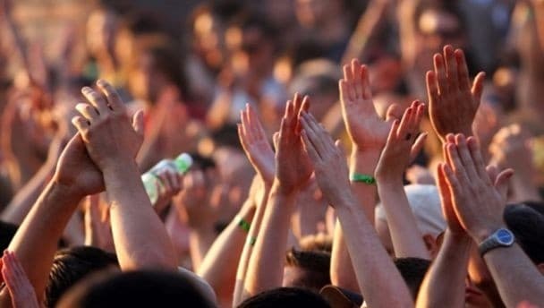 Video: The sh*te Irish people say at music festivals