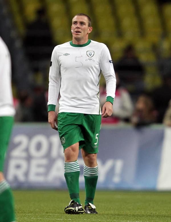 Pic: Columbian club’s kit-man forgets kits; buys replicas and draws crude numbers on them instead
