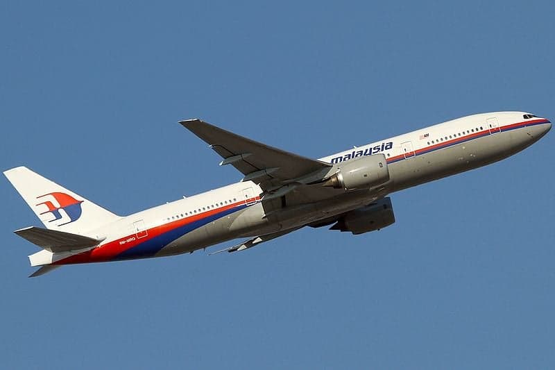 Incredible graphic shows just how deep into the ocean the search for missing Flight MH370 may have to go
