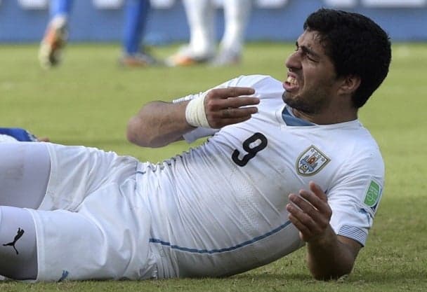 This looks very bad – new TV angle is very damning of Luis Suarez over ‘that’ bite