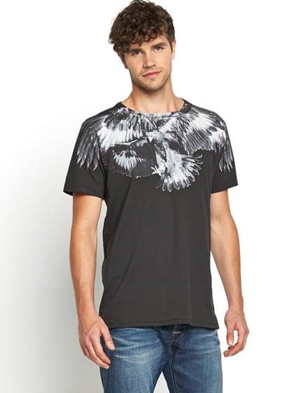 Trending Styles: Look and feel cool with great t-shirts this summer
