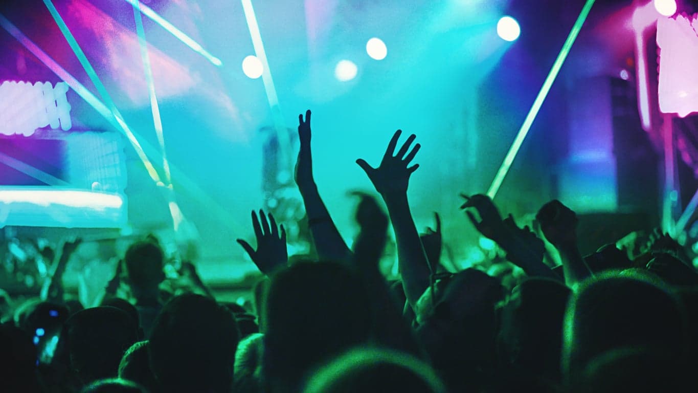 New nightclub restrictions include one metre social distancing at bars
