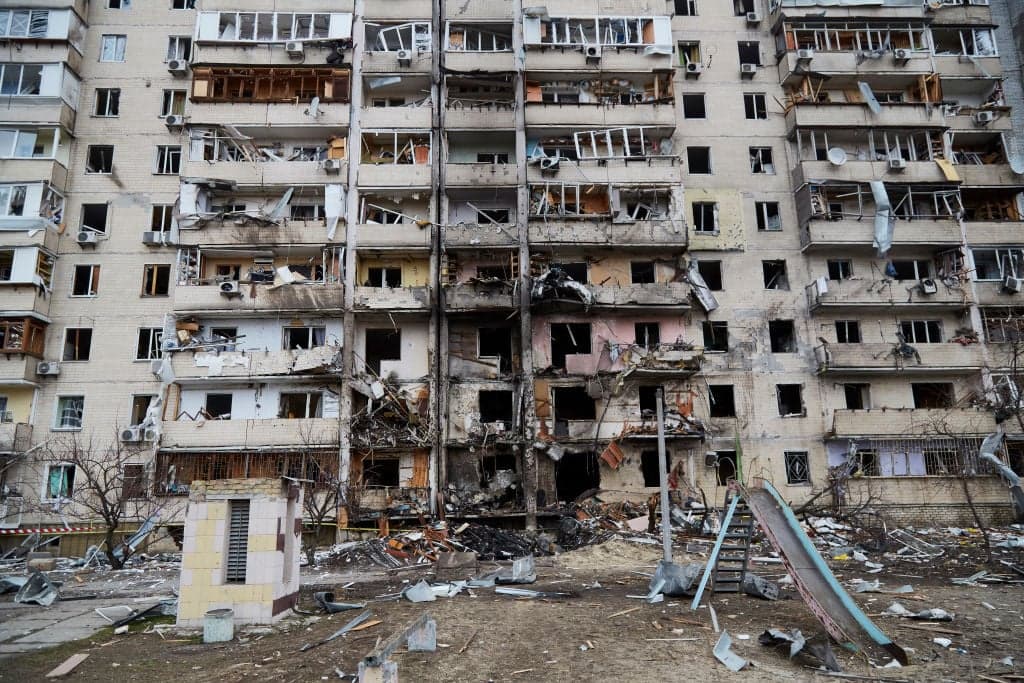 Almost 200 Ukrainians killed as fighting reaches Kyiv streets