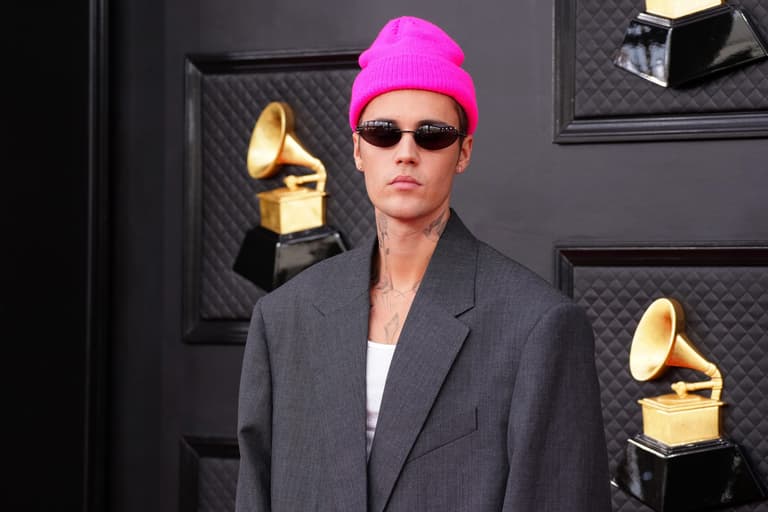 Justin Bieber cancels concerts after virus leaves half of his face paralysed