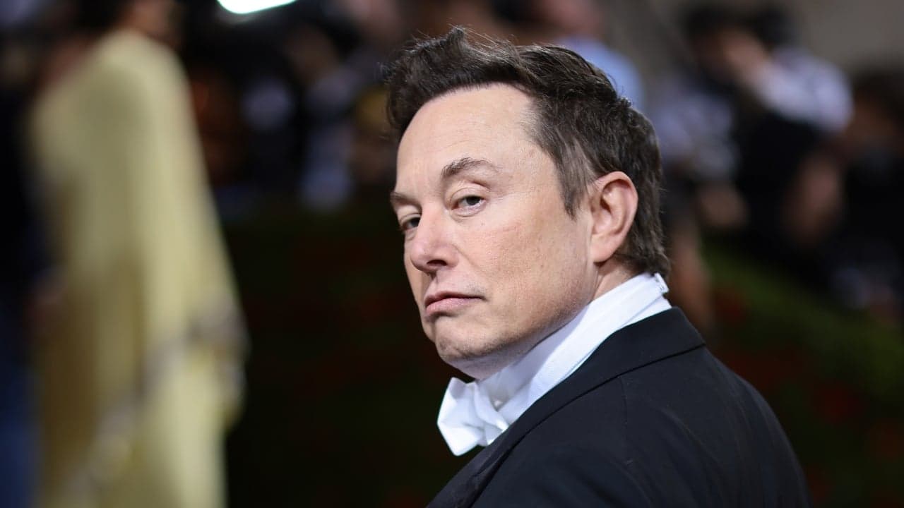 Elon Musk forced to make dramatic U-turn on ‘hardcore’ ultimatum as hundreds of Twitter staff quit