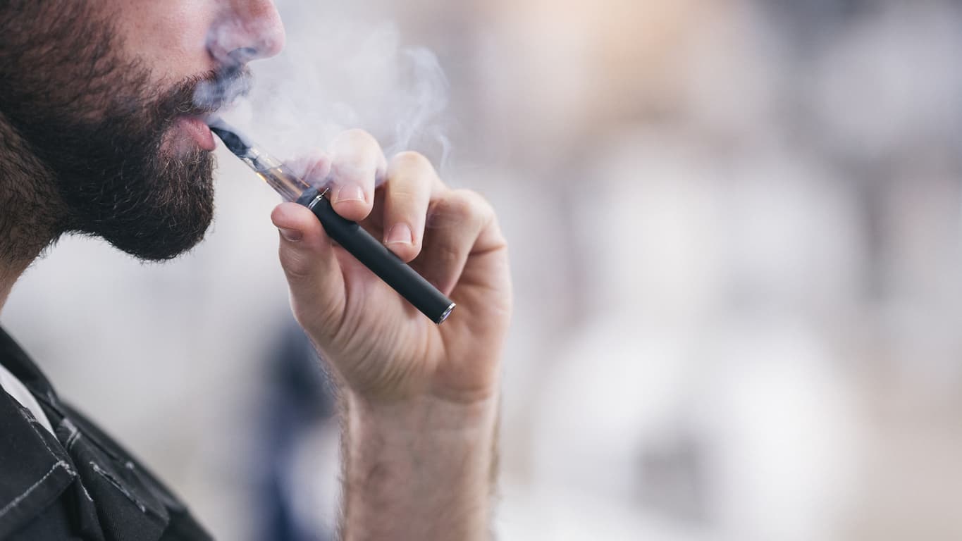 Government to introduce two new regulations for e-cigarettes