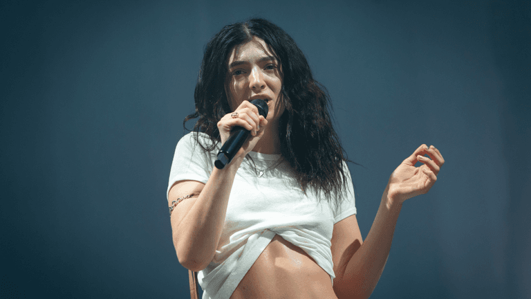 Lorde fans left stunned as singer includes X-rated picture in new album vinyl