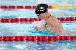 Mona McSharry cruises into 200m breaststroke semi-finals in Paris
