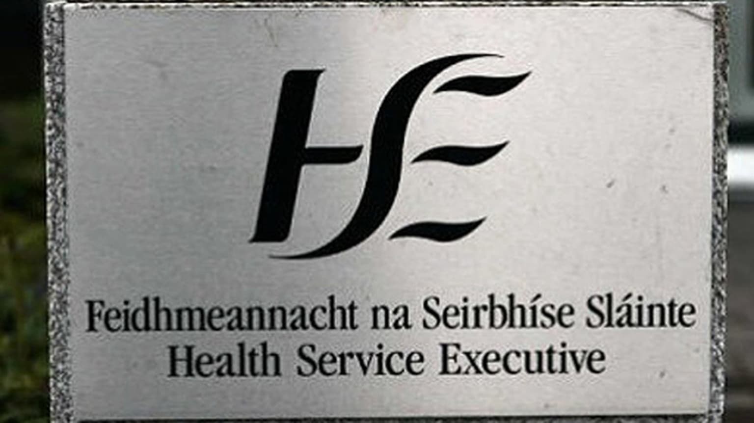 Hospital parking fee cap of €10 ordered by Government