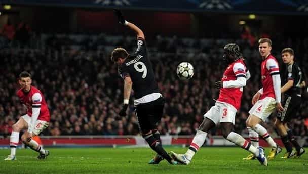 Video: Bayern Munich’s slightly lucky, and killer, third goal against Arsenal tonight Video: Bayern Munich’s slightly lucky, and killer, third goal against Arsenal tonight