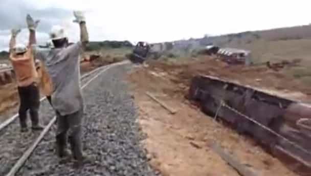 Video: Train derails while cleaning up a derailed train… Video: Train derails while cleaning up a derailed train…