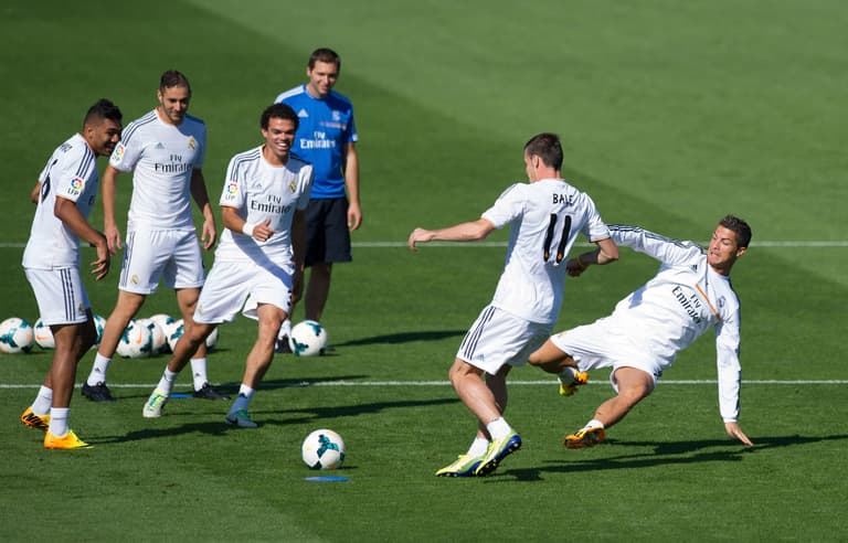 Video: Ronaldo lands a sliding challenge on Bale in training, who nutmegs him in retribution Video: Ronaldo lands a sliding challenge on Bale in training, who nutmegs him in retribution