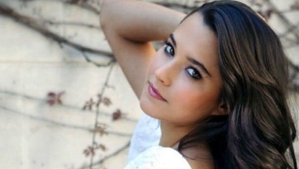 Pic: Donegal GAA club Letterkenny Gaels unveil their latest signing… Home and Away’s Rhiannon Fish Pic: Donegal GAA club Letterkenny Gaels unveil their latest signing… Home and Away’s Rhiannon Fish