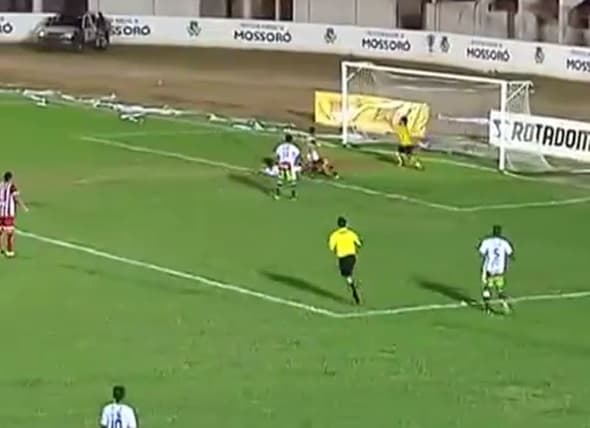 Video: Ah heyor lads, leave errouh! Brazilian match erupts in mass brawl, eight sent off Video: Ah heyor lads, leave errouh! Brazilian match erupts in mass brawl, eight sent off