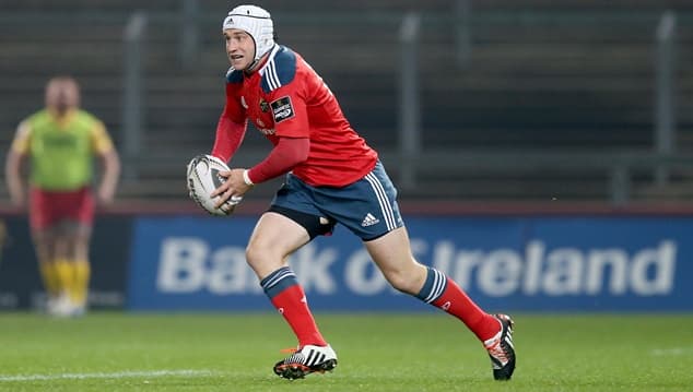 Video: Munster physio gets his medical bag kicked across the pitch by Scarlets player Video: Munster physio gets his medical bag kicked across the pitch by Scarlets player