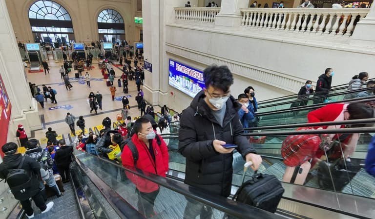 Wuhan shuts down public transport as death toll from virus rises Wuhan shuts down public transport as death toll from virus rises
