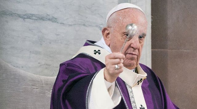 The Pope wants you to put the phone away for Lent and stop trolling people The Pope wants you to put the phone away for Lent and stop trolling people