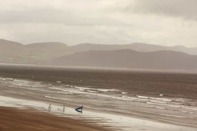 Search underway for two women missing after paddle boarding on Galway coast Search underway for two women missing after paddle boarding on Galway coast